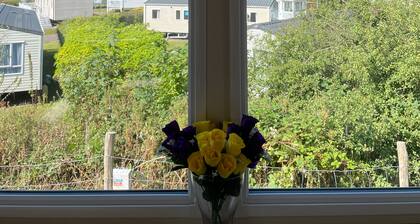 Caravan - Sleeps 6 & Parking