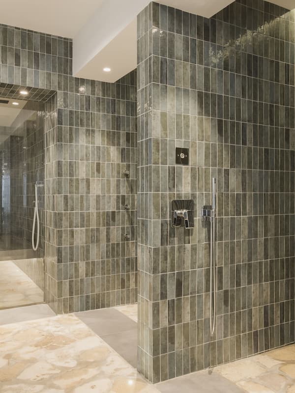 Couples treatment rooms, sauna, hot tub, steam room, hot springs