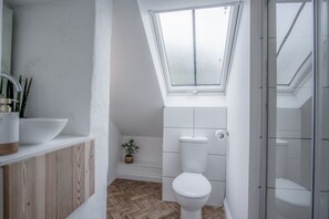 Bathroom - Brook Cottage - 1 Bedroom Cottage - Dale (Haverfordwest)