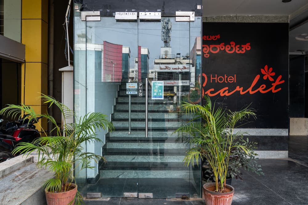 Hotel Scarlet