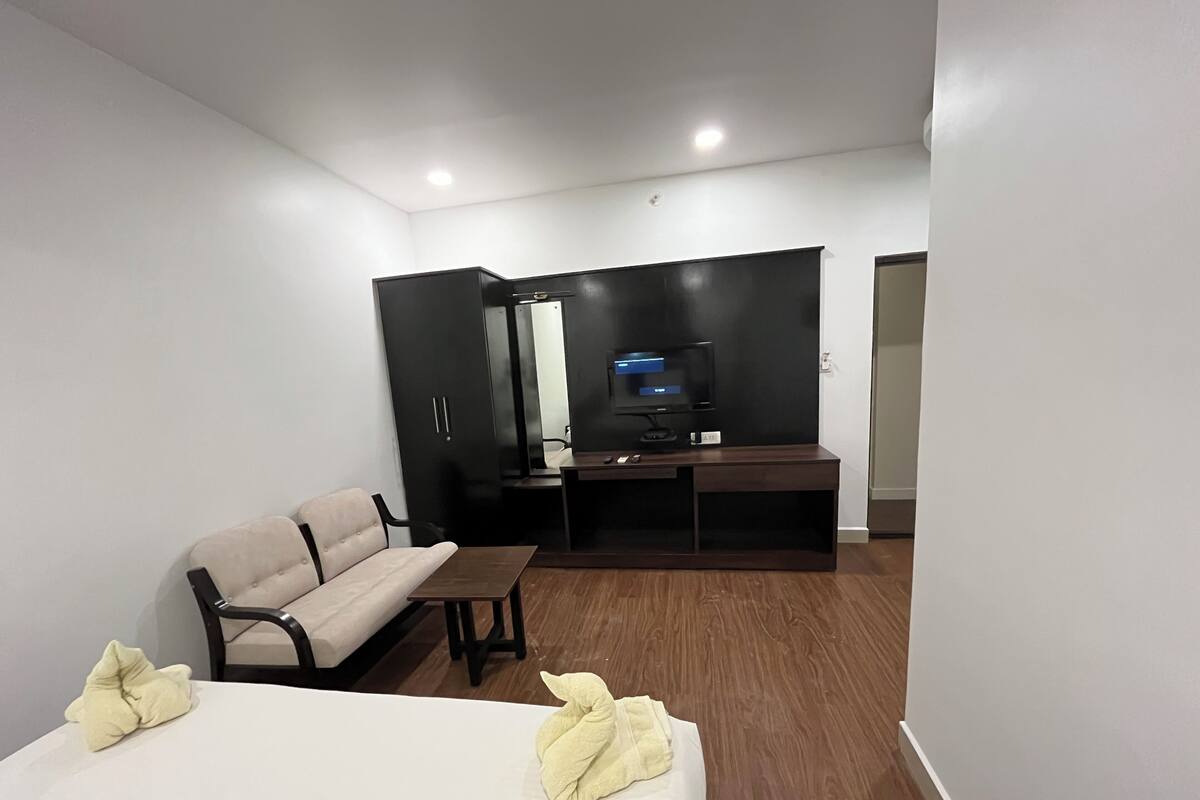 Habitació doble prèmium | Roba de llit d'alta qualitat, mobiliari individual i roba de llit 
