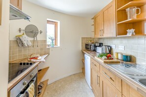Fridge, microwave, oven, cookware/dishes/utensils