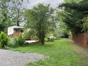 Property grounds - 2 bedroom accommodation in Scorton, near Richmond (Scorton, near Richmond)