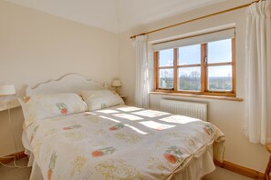 3 bedrooms, iron/ironing board, bed sheets
