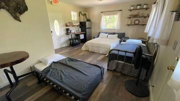 1 室のベッドルーム、アイロン / アイロン台、WiFi (無料)、ベッドシーツ