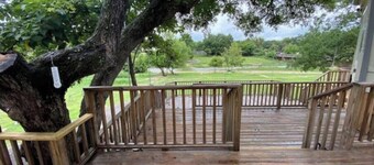 Creek Front Cabin in heart of Salado