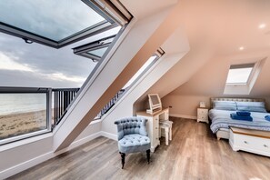 5 bedrooms, iron/ironing board, free WiFi, bed sheets