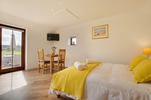 1 bedroom, iron/ironing board, travel cot, free WiFi