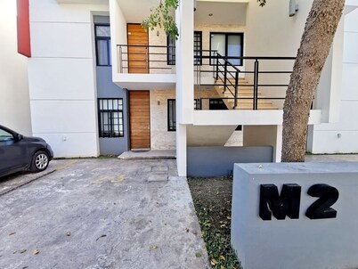 Departamento frente a plazas comerciales