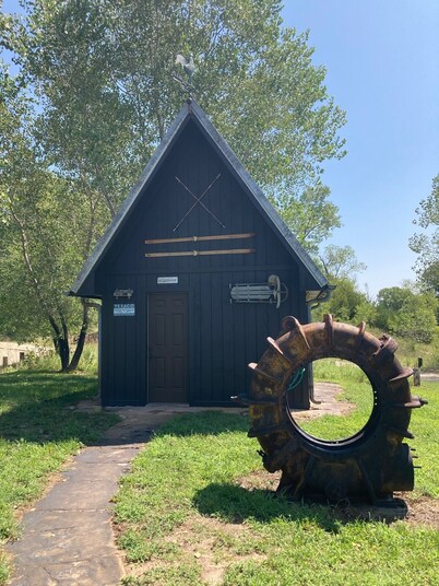 Iron Horse Lakes - remote getaway near Wichita, Newton and Hutchinson, KS