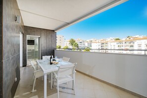 Outdoor dining - Sleek New Apartment /Lagos /Algarve (Lagos)
