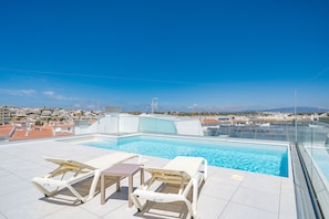 Outdoor pool - Sleek New Apartment /Lagos /Algarve (Lagos)