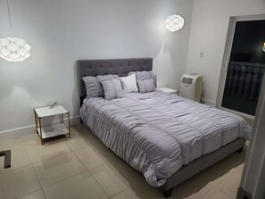 3 slaapkamers, een strijkplank/strijkijzer, gratis wifi, beddengoed