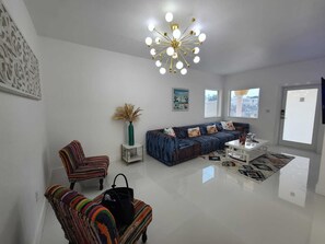 Smart TV - Boutique Style Home 3 Bedrooms Mini-Golf, BBQ, Hot Tub, EV-Charger Games Casino (Homestead)