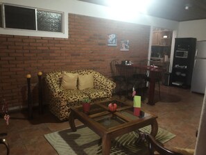 TV - Furnished apartment, in a residential neighborhood east of San Jose (Curridabat)
