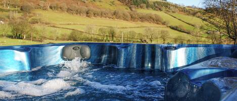 مغطس سبا خارجي