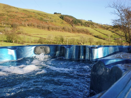 2 bedroom accommodation in Penybontfawr, near Llanfyllin