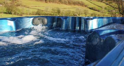 2 bedroom accommodation in Penybontfawr, near Llanfyllin