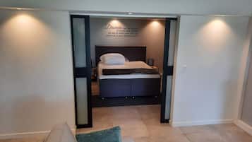 1 chambre, fer et planche Ă repasser, Wi-Fi gratuit, draps fournis