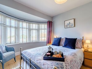 3 bedrooms, free WiFi, bed sheets - Sea Fever is an ideal choice for guests looking for a coastal break. (Scarborough)