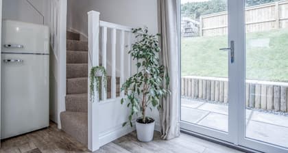 Brook Cottage - 2 Bedroom Cottage - Dale
