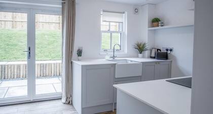 Brook Cottage - 2 Bedroom Cottage - Dale