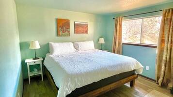 3 bedrooms, iron/ironing board, travel crib, free WiFi