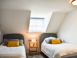 2 bedrooms, free WiFi, bed sheets - The Photographer's House (Southwold)