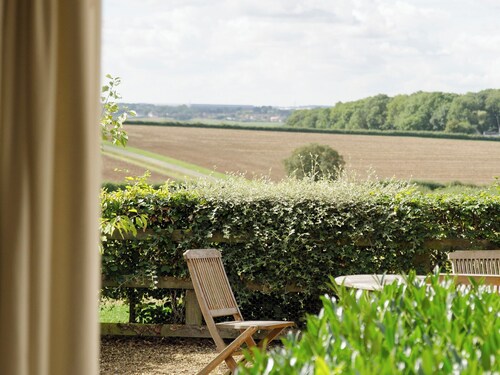 2 bedroom accommodation in Clopton, near Kettering