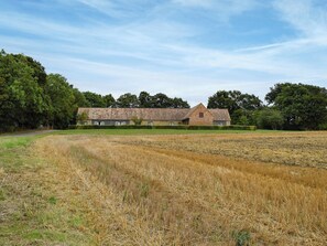 Exterior - 2 bedroom accommodation in Clopton, near Kettering (Clopton, near Kettering)