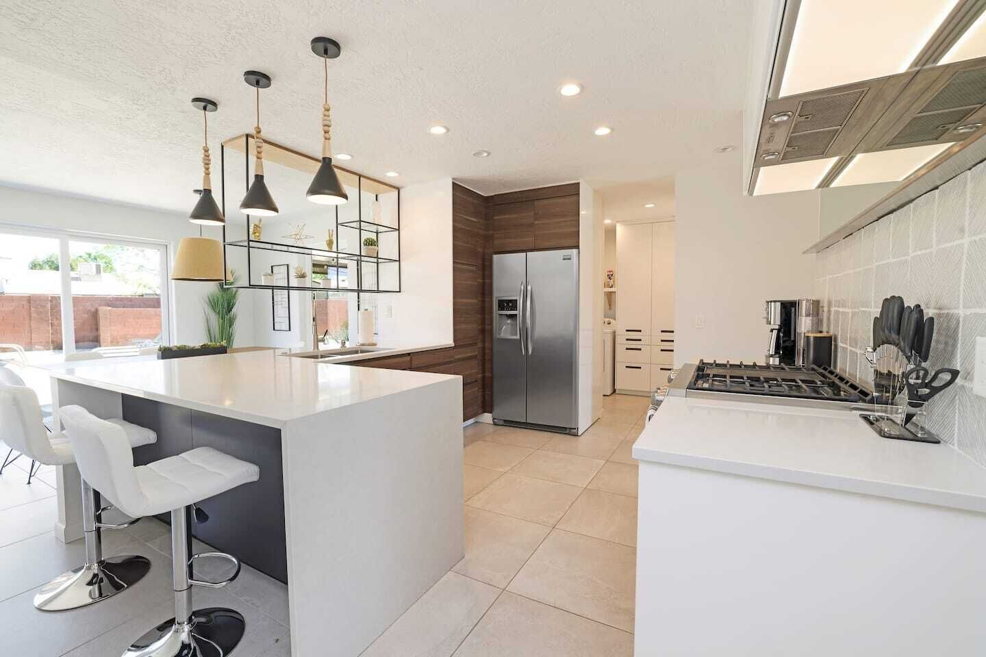 ثلاجة، ميكروويف، فرن، موقد طهي مسطح