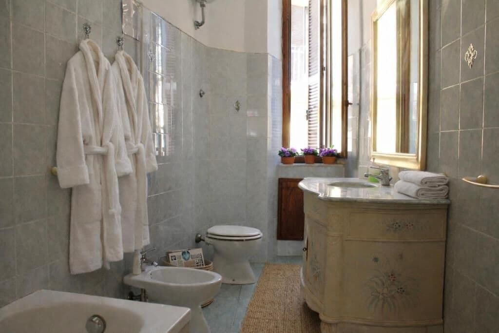 Combinazione doccia/vasca, asciugacapelli, bidet, asciugamani