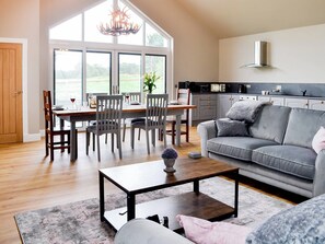 Living area - 3 bedroom accommodation in Castle Douglas (Castle Douglas)