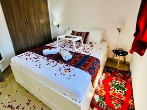 1 dormitorio, escritorio, tabla de planchar con plancha y wifi gratis