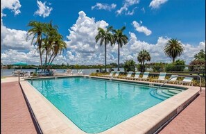 Et oppvarmet basseng