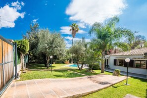Property grounds - House with pool garden Casa Pequeña in Mallorca (Crestatx)