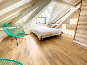 2 bedrooms, desk, iron/ironing board, travel cot