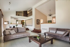 Villa Supérieure, 4 chambres, vue jardin | Coin séjour