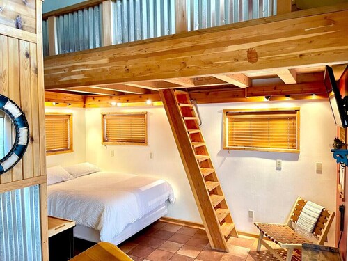 Bogie's Bungalow-Hot Tub, Downtown, 2nd Bathroom