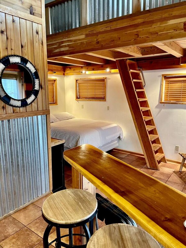 2 bedrooms, travel crib, free WiFi, bed sheets