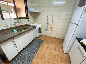 Fridge, microwave, stovetop, blender