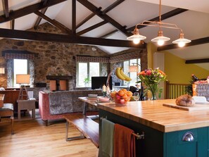 Interior - 3 bedroom accommodation in Starbotton (Starbotton)