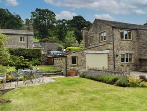 Outdoor dining - 3 bedroom accommodation in Starbotton (Starbotton)