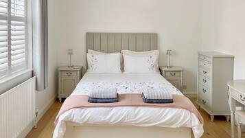 2 bedrooms, WiFi (free), bed sheets
