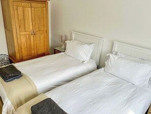 2 bedrooms, free WiFi, bed sheets - 2 bedroom accommodation in Whitstable (Whitstable)