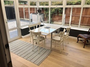 Dining - 2 bedroom accommodation in Whitstable (Whitstable)