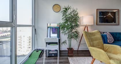 Benetton Suite - Square One - 1 BR + Den +1 Parking