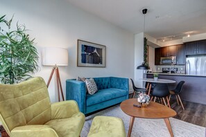 TV - Benetton Suite - Square One - 1 BR + Den +1 Parking (Mississauga)