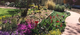 Kenzie's Tiny Cottage- Prvt Hot Tub & Rain shower