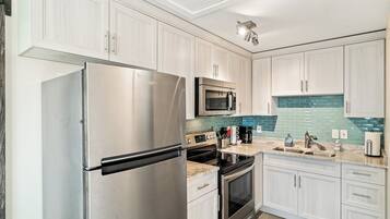 Frigorifero, macchina per tè/caffè, tostapane